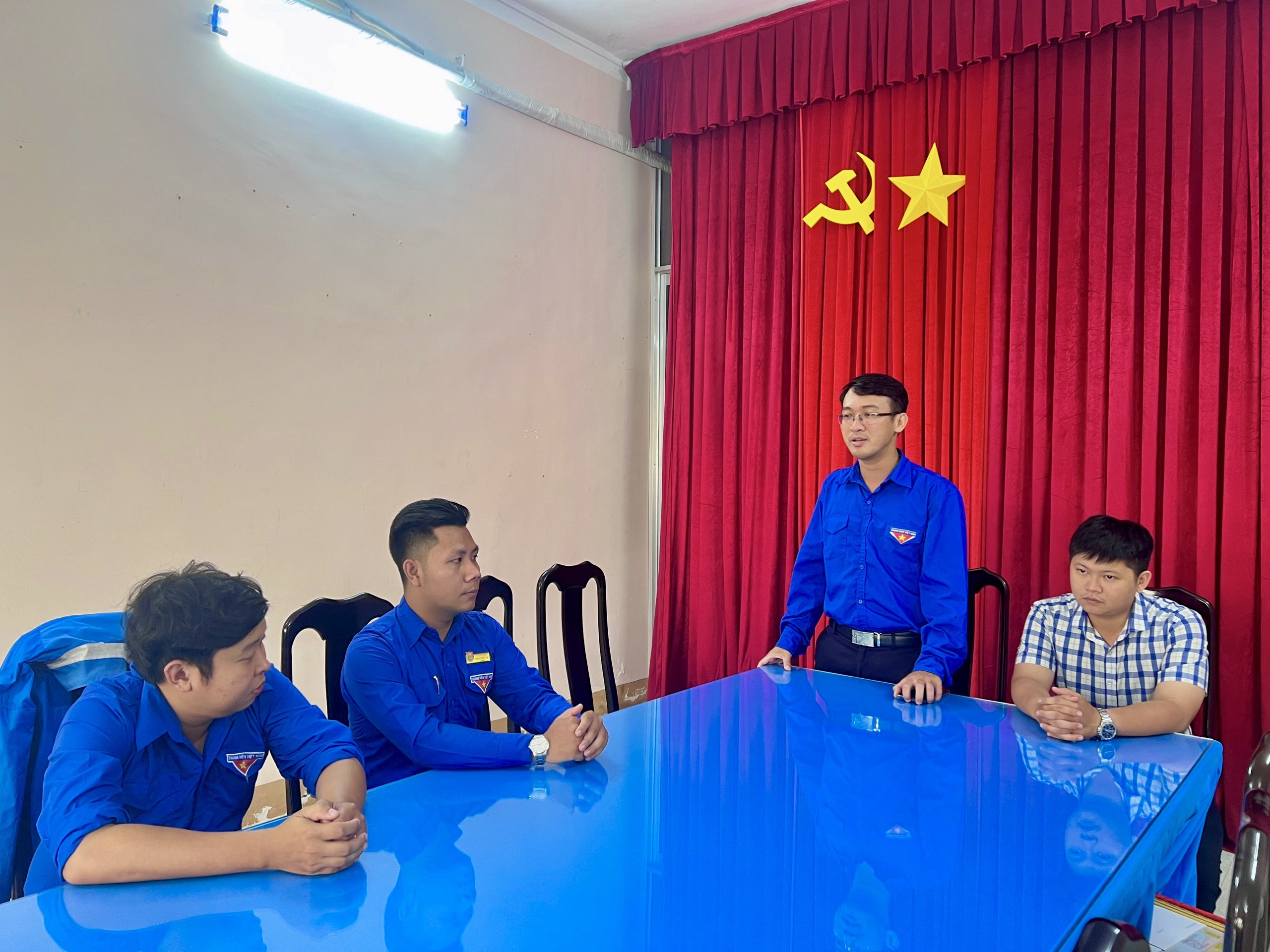 PC01: Ban Thường vụ Quận đoàn Ninh Kiều tổ chức gặp mặt và khen thưởng 02 cá nhân có thành tích xuất sắc kịp thời trong công tác phòng cháy, chữa cháy và cứu nạn, cứu hộ