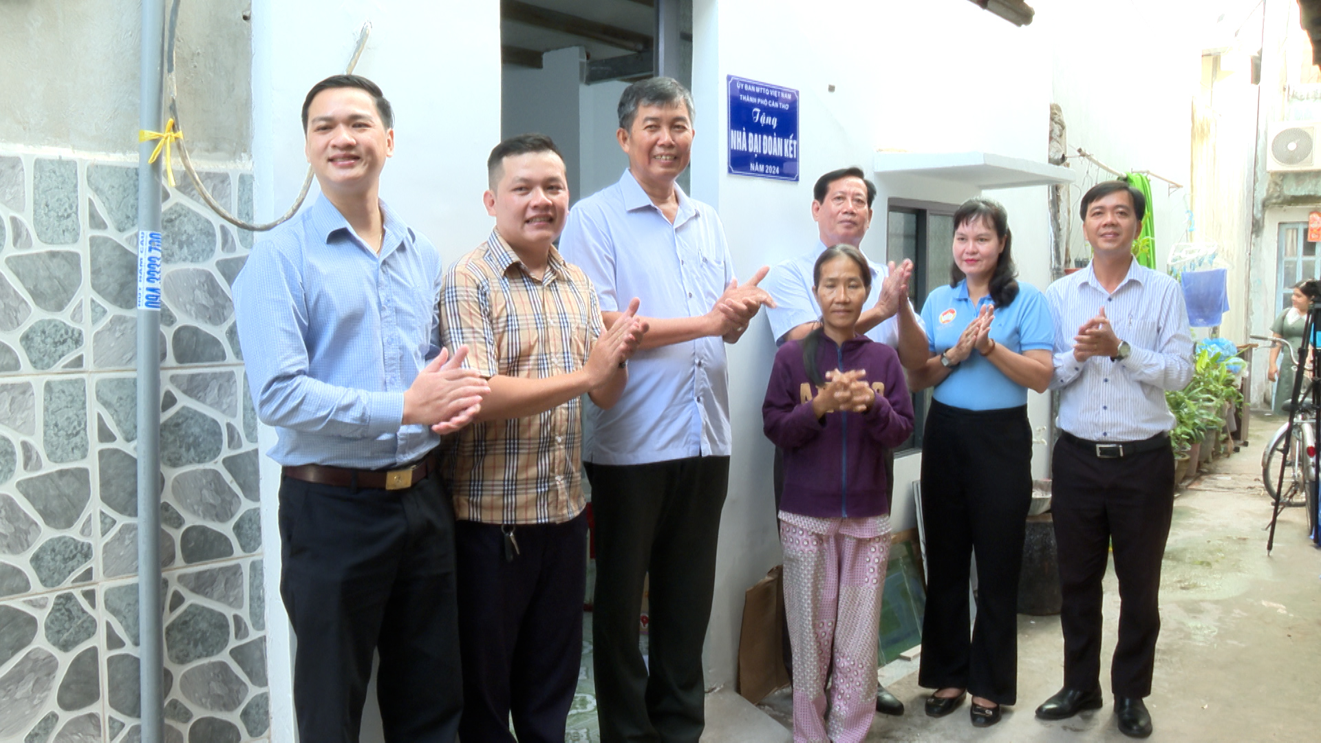 Ủy ban Mặt trận Tổ quốc Việt Nam phường Xuân Khánh tổ chức Lễ bàn giao nhà "Đại đoàn kết" cho hộ bà Nguyễn Thị Kim Loan (ngụ tại khu vực 4) 