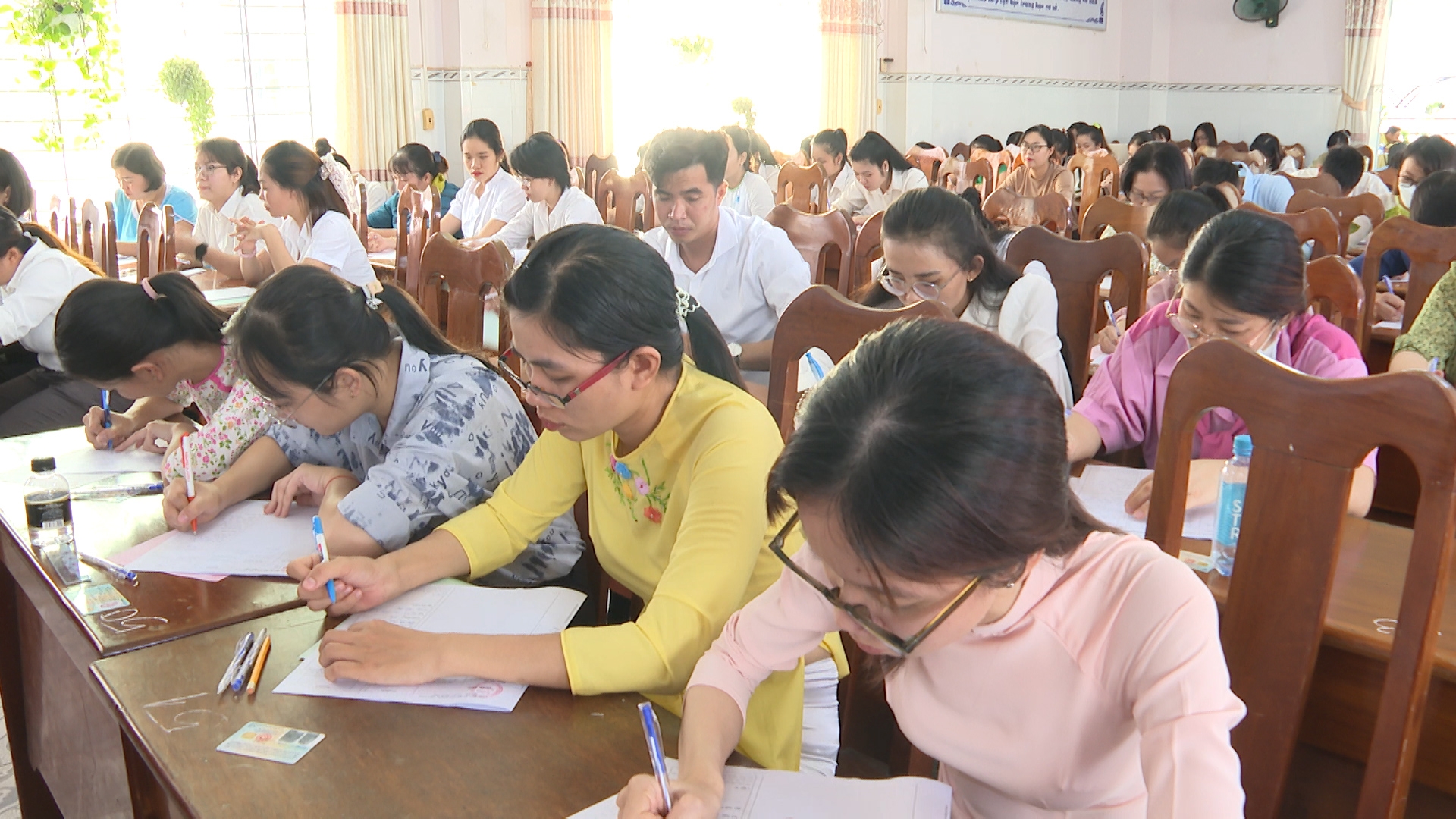 Các thí sinh dự kỳ tuyển dụng viên chức làm việc tại các đơn vị sự nghiệp công lập quận Ninh Kiều