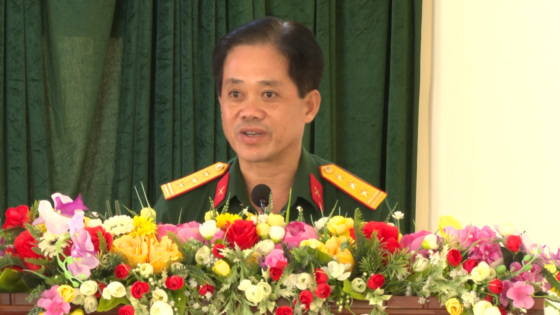 Hình 2: Đại diện lãnh đạo Ban chỉ huy quân sự quận Ninh Kiều phát biểu tại hội nghị