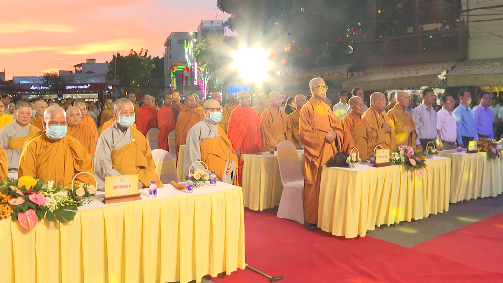 Hình 2: Đại biểu tham dự Đại lễ Phật đản Phật lịch 2567 - Dương lịch năm 2023