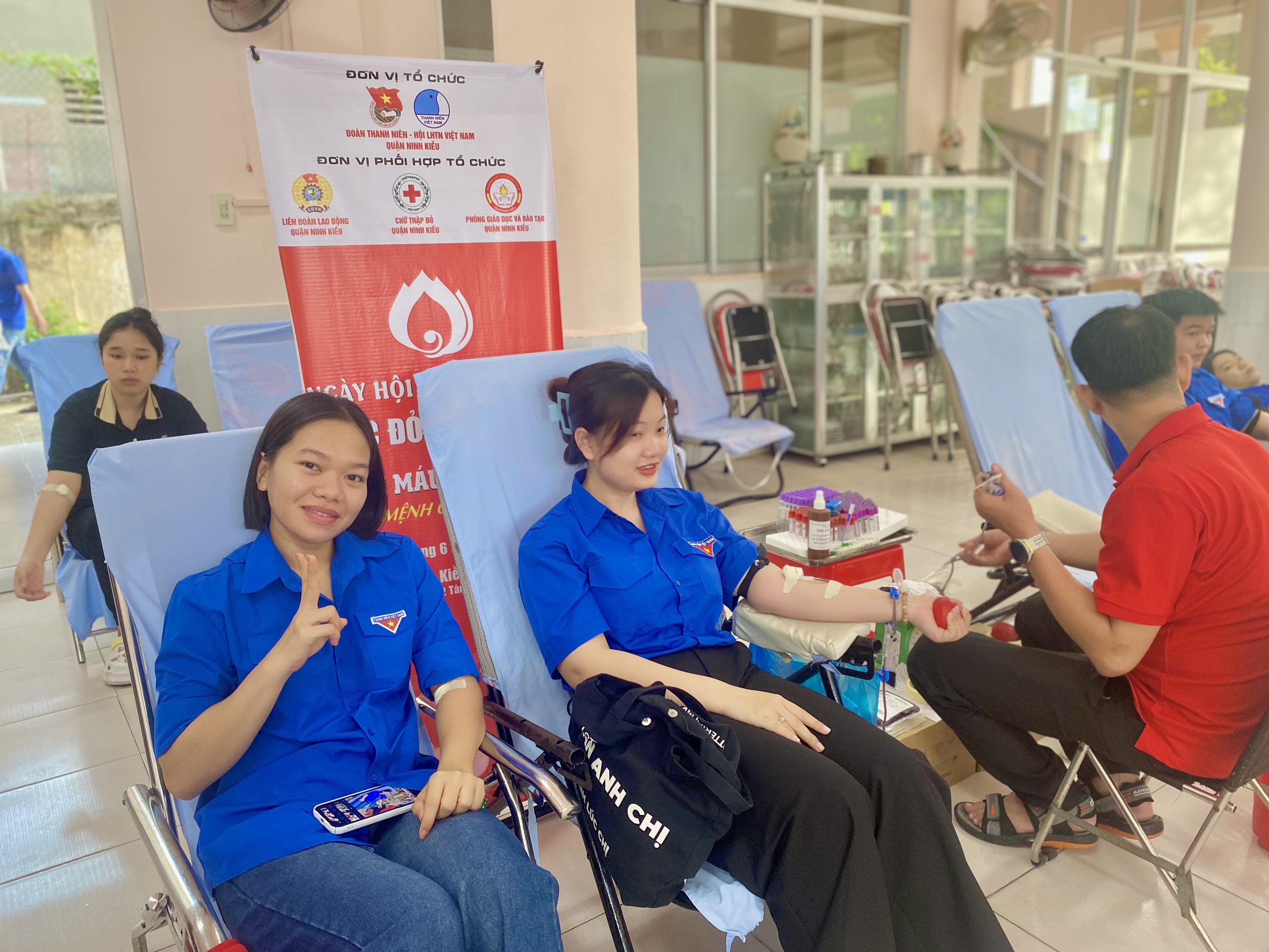 HM03: Các bạn đoàn viên tham gia hiến máu