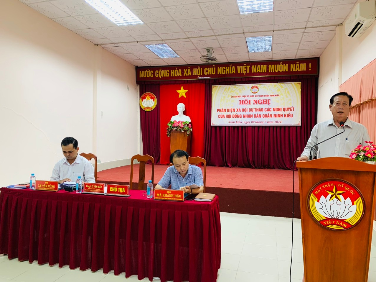 Đồng chí Lê Văn Đầy, Ủy viên Ban thường vụ Quận ủy, Chủ tịch Ủy ban MTTQ Việt Nam quận phát biểu