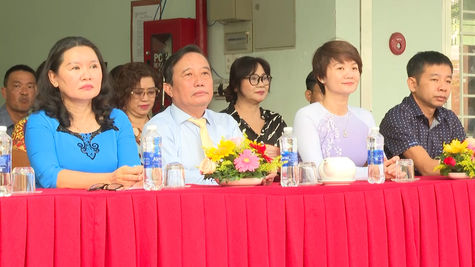 Hình 2: Đồng chí Nguyễn Tiền Phong - Ủy viên Ban Thường vụ Thành ủy – Bí thư Quận ủy Ninh Kiều, tham dự buổi lễ tổng kết