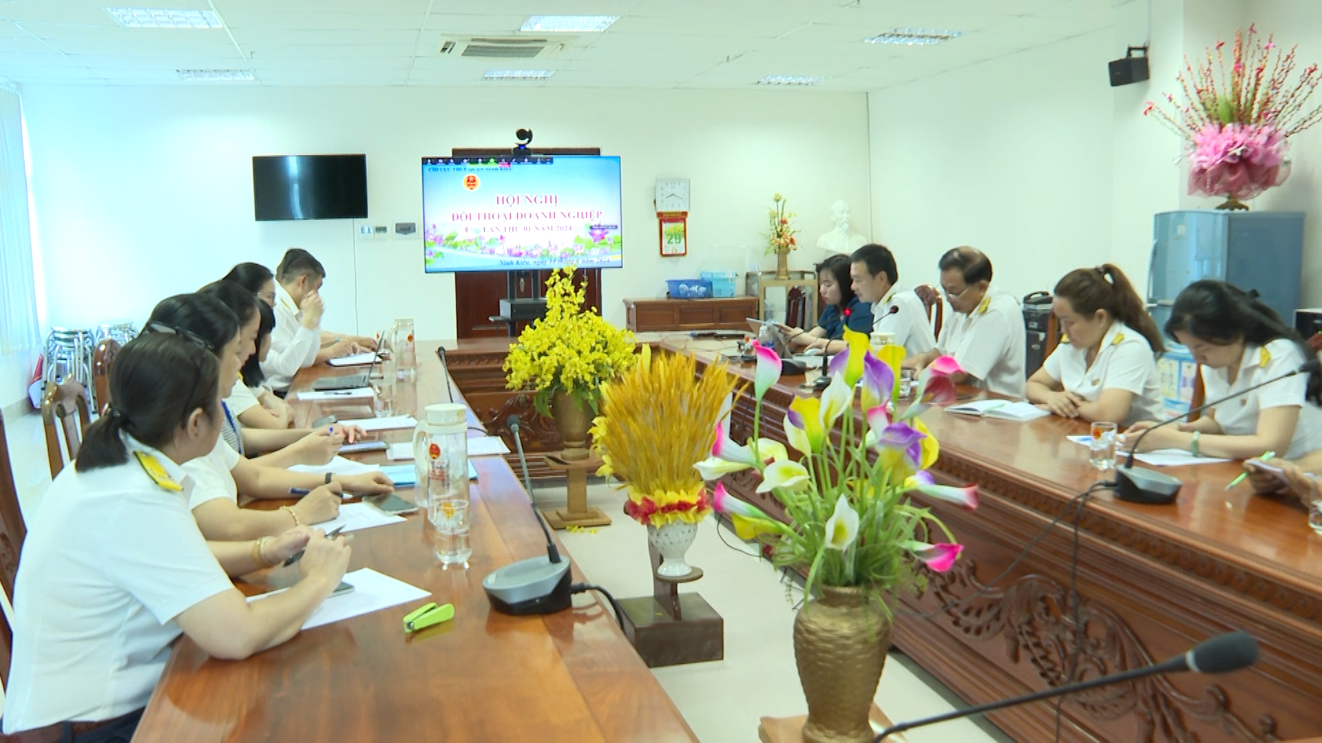 Hình 1: Chi cục thuế Quận Ninh kiều vừa tổ chức hội nghị đối thoại doanh nghiệp lần thứ nhất năm 2024